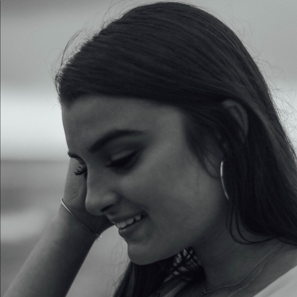 Meet your Posher, Julia